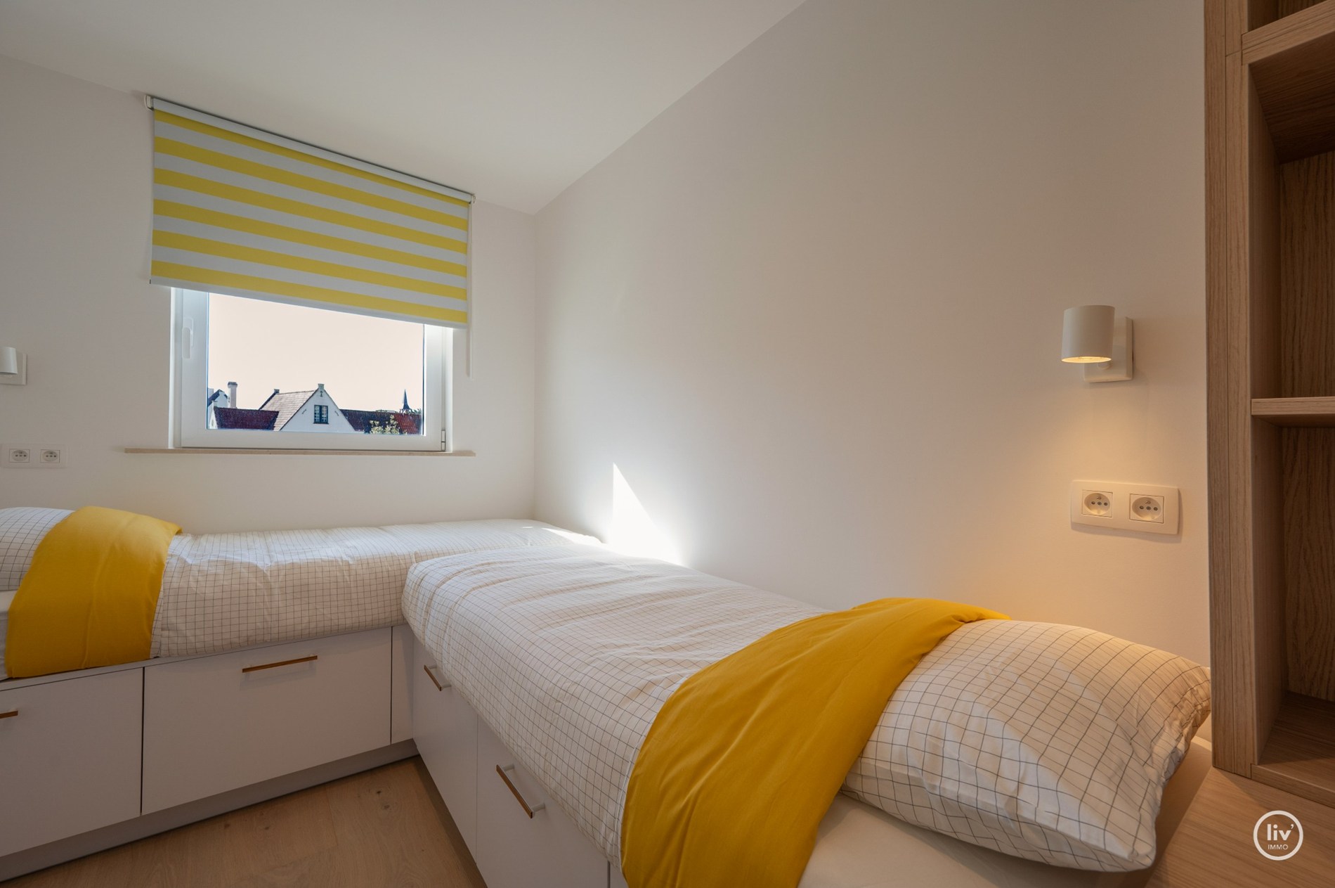 Appartement d'angle orienté au sud avec vue dégagée, situé dans une charmante résidence de villas à distance de marche de la digue de Duinbergen. 