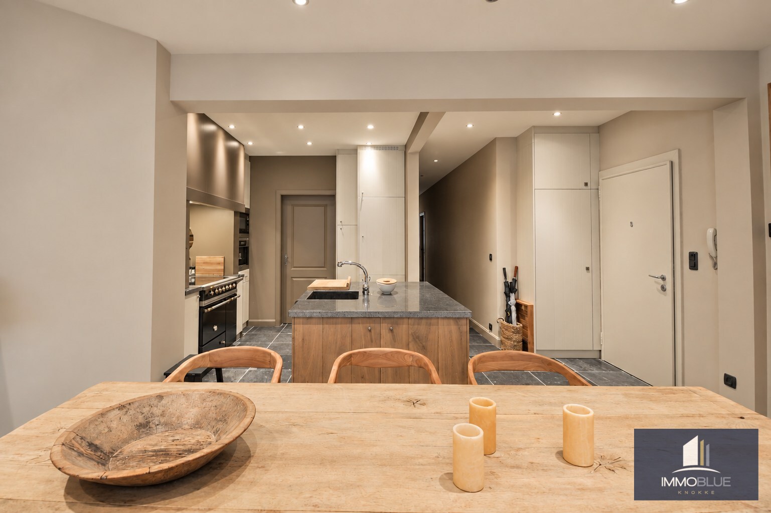 Appartement parfaitement entretenu avec une grande terrasse. 