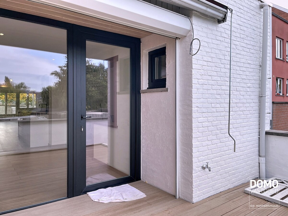 RECENT GERENOVEERDE WONING TE HUUR OP WANDELAFSTAND VAN HET CENTRUM VAN HASSELT 