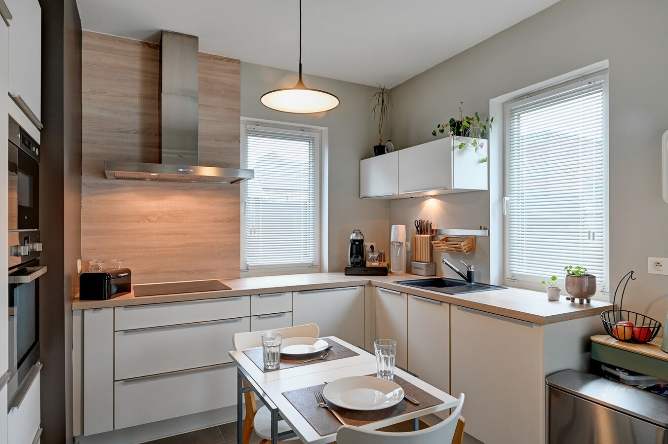 Totaal gerenvoveerde, charmante, halfopen woning met tuin, terras en garage in Kuringen (Hasselt ) 