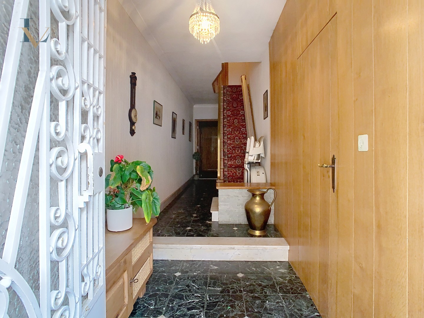 Te renoveren woning met groot potentieel in hartje Merksem! 