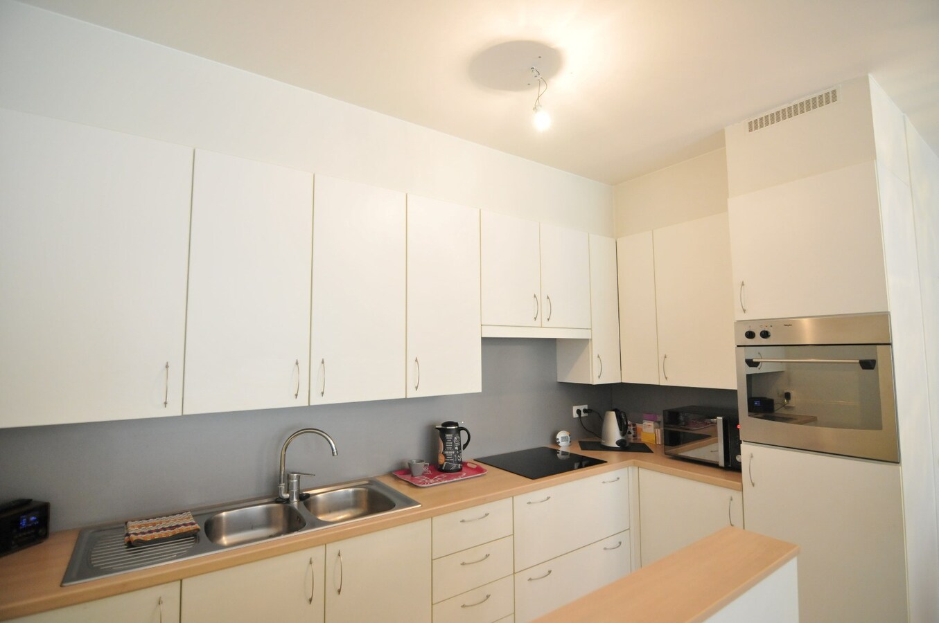 Ruim gelijkvloers appartement met tuin, garage en 3 slaapkamers 