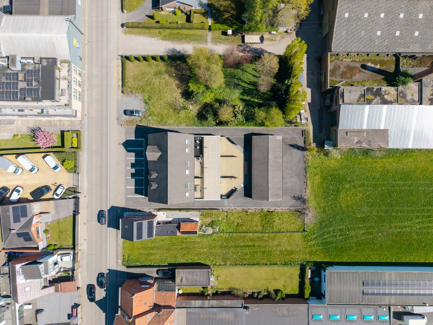 Stijlvolle opbrengsteigendom bestaande uit 6 appartementen en 6 garages (alles verhuurd)! 