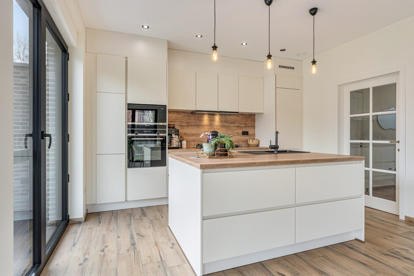 UNIEK VASTGOEDAANBOD! Kwaliteitsvolle pastorijwoning met duurzame technieken en uitzonderlijk wooncomfort 