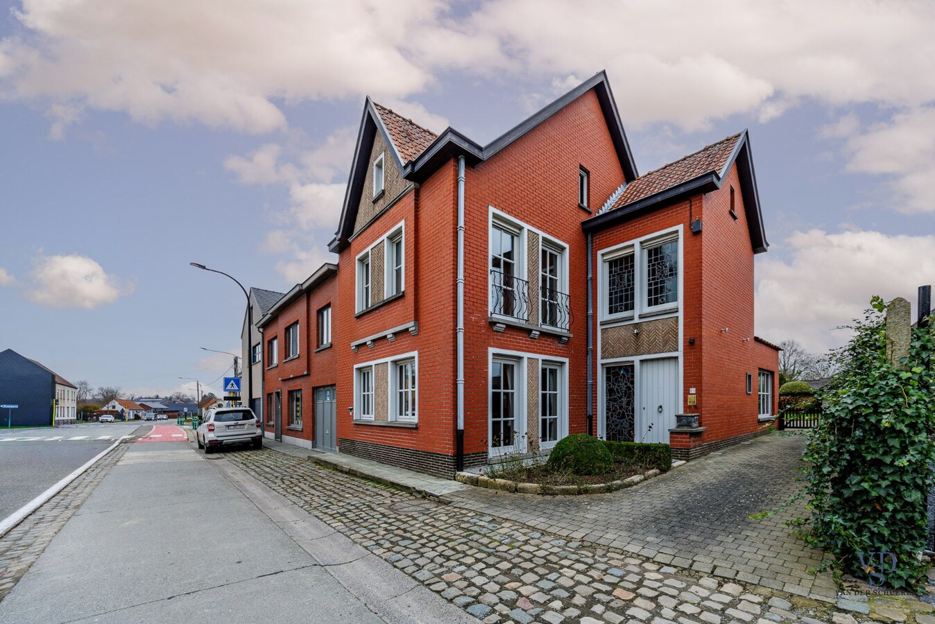 Statige Half Open Bebouwing 