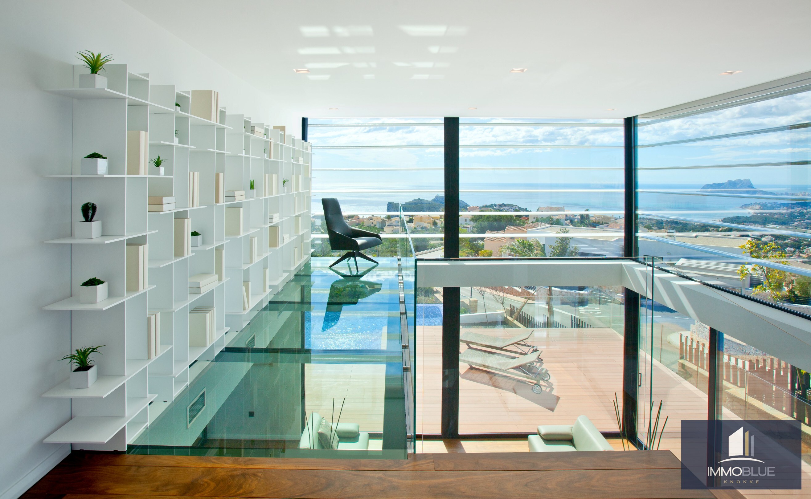 Moderne luxe met spectaculair zeezicht in Cumbre del Sol. 