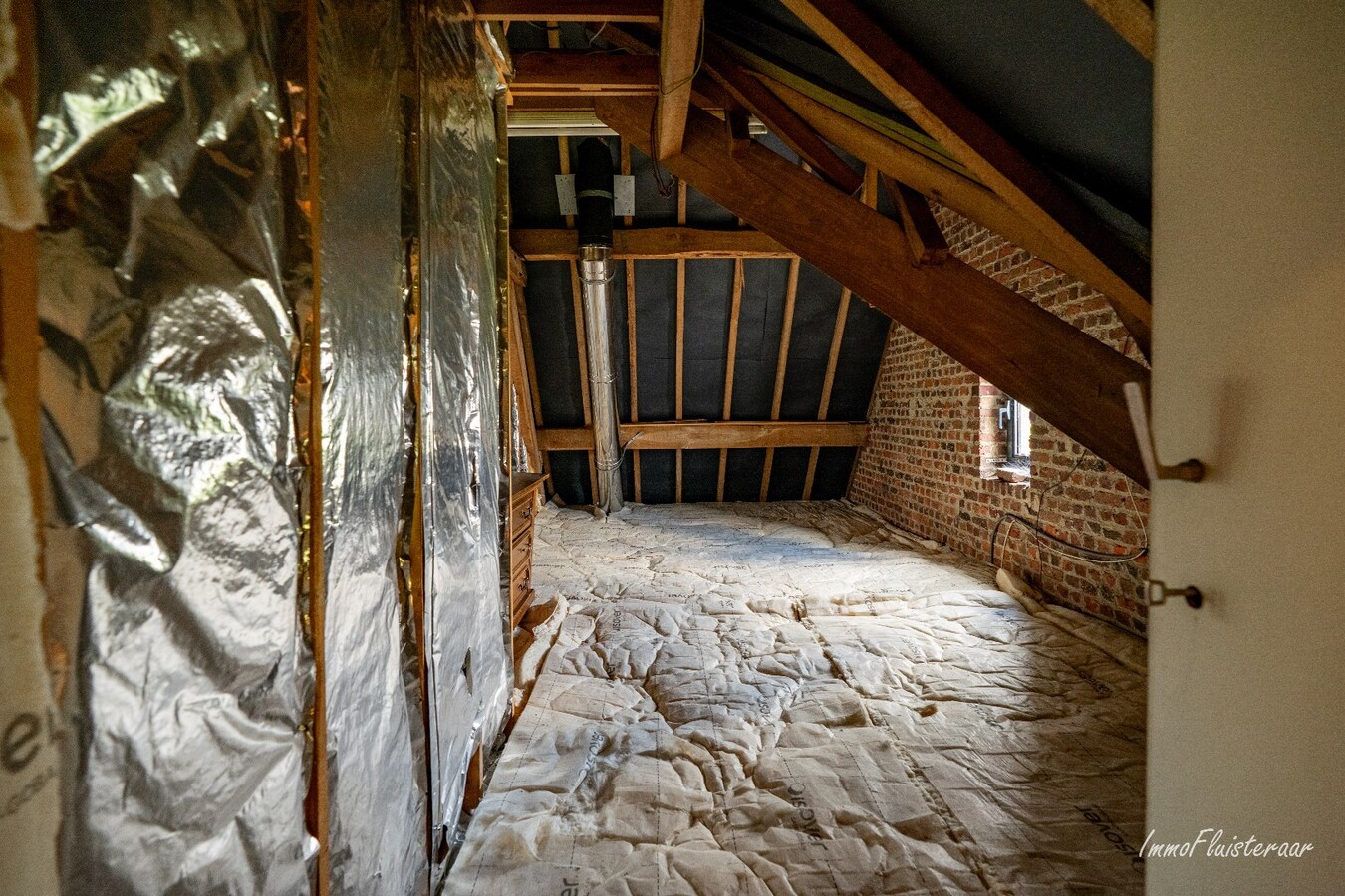 Landelijk gelegen bedrijfswoning met diverse bijgebouwen op ca. 3,5 ha te Bekkevoort (Vlaams-Brabant) 