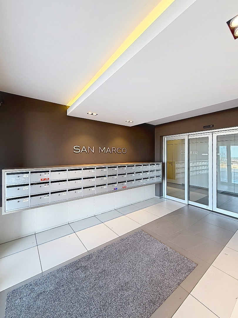 Prêt à emménager, appartement d'une chambre avec vue sur la mer. 