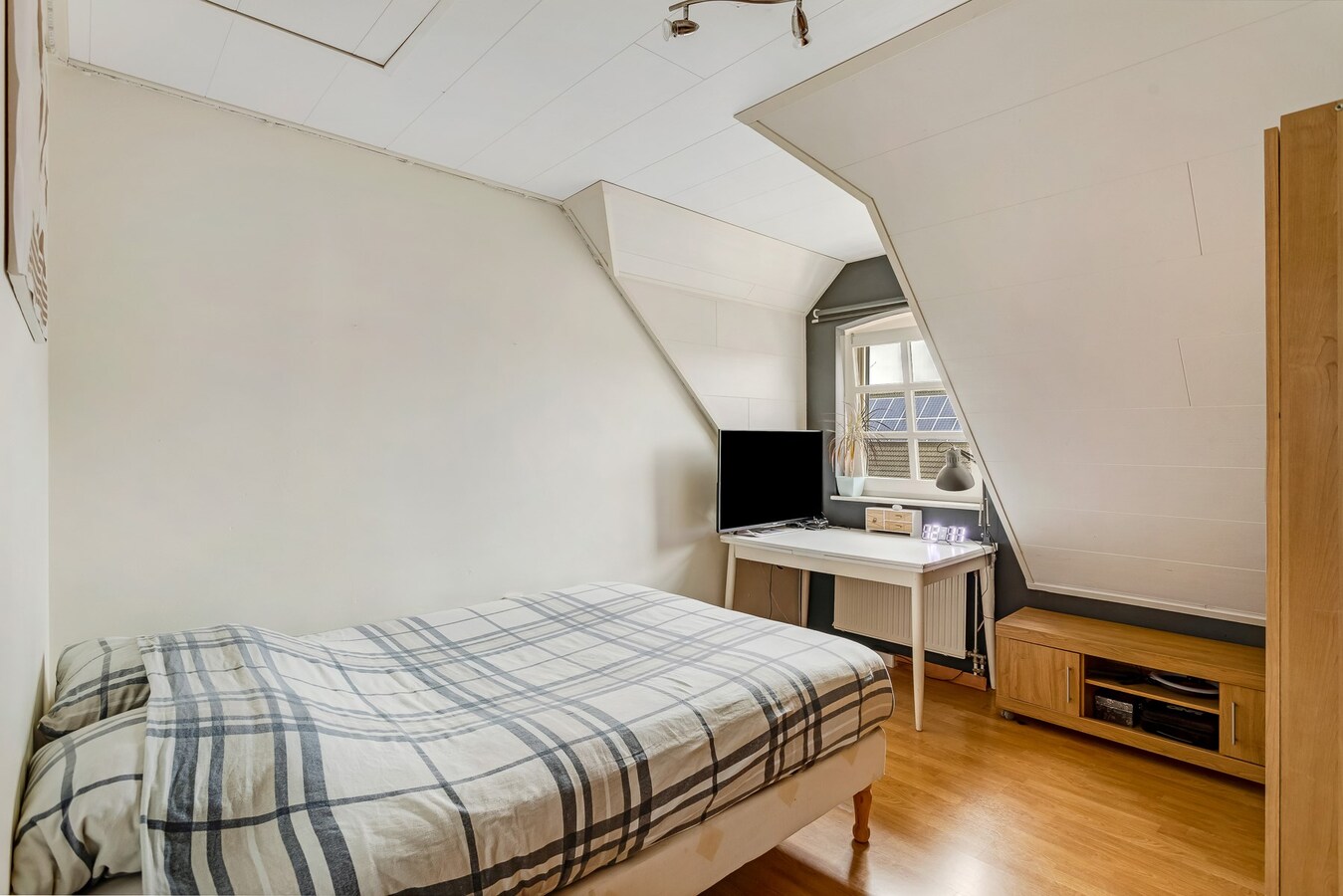 Vrijstaande woning met inpandige garage gelegen op een perceel van 784 m2 te Arendonk. 