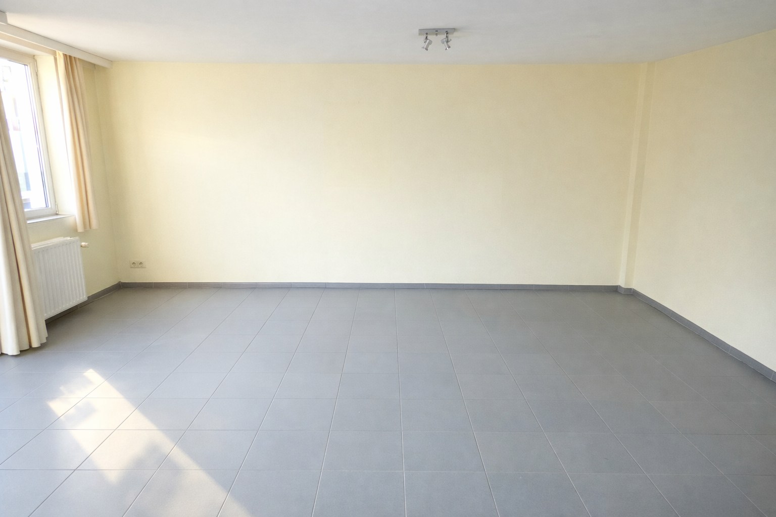 Ruim 2-slpk appartement (101 m²) met zonnig terras, Kortemark 