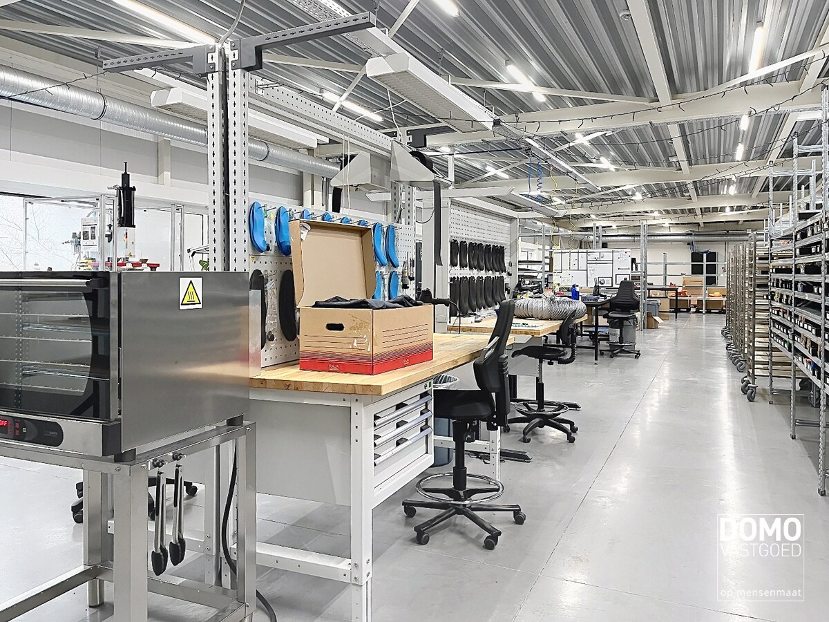 INNOVATIEVE RUIMTE MET LABO, LOGISTIEKE VOORZIENINGEN EN RESEARCH &amp; DEVELOPMENT IN EEN ECO-BEDRIJFSGEBOUW TE PAAL 