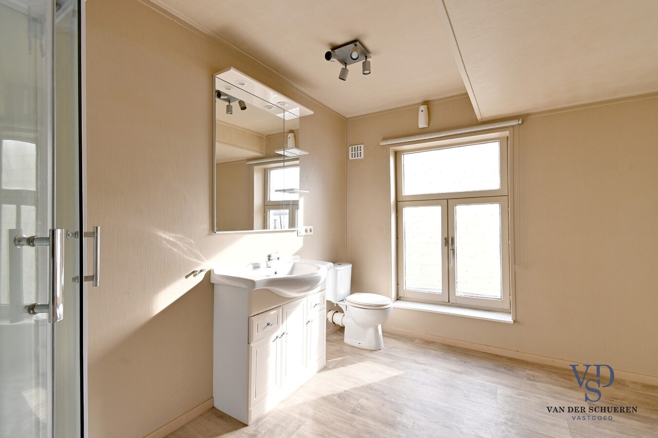 Te renoveren woning in centrum Balegem. 