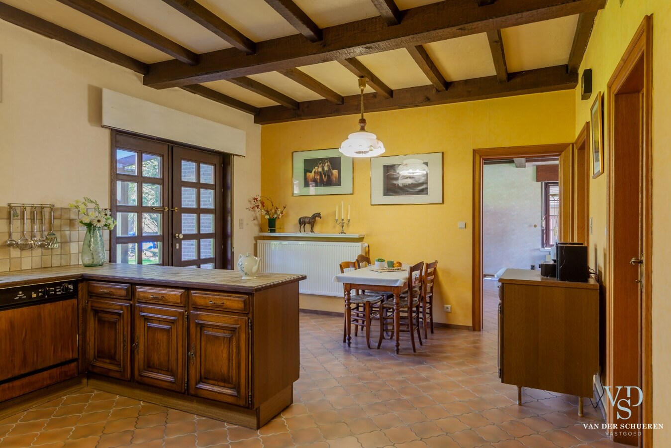 Exceptioneel landhuis met bijgebouw in groene omgeving 