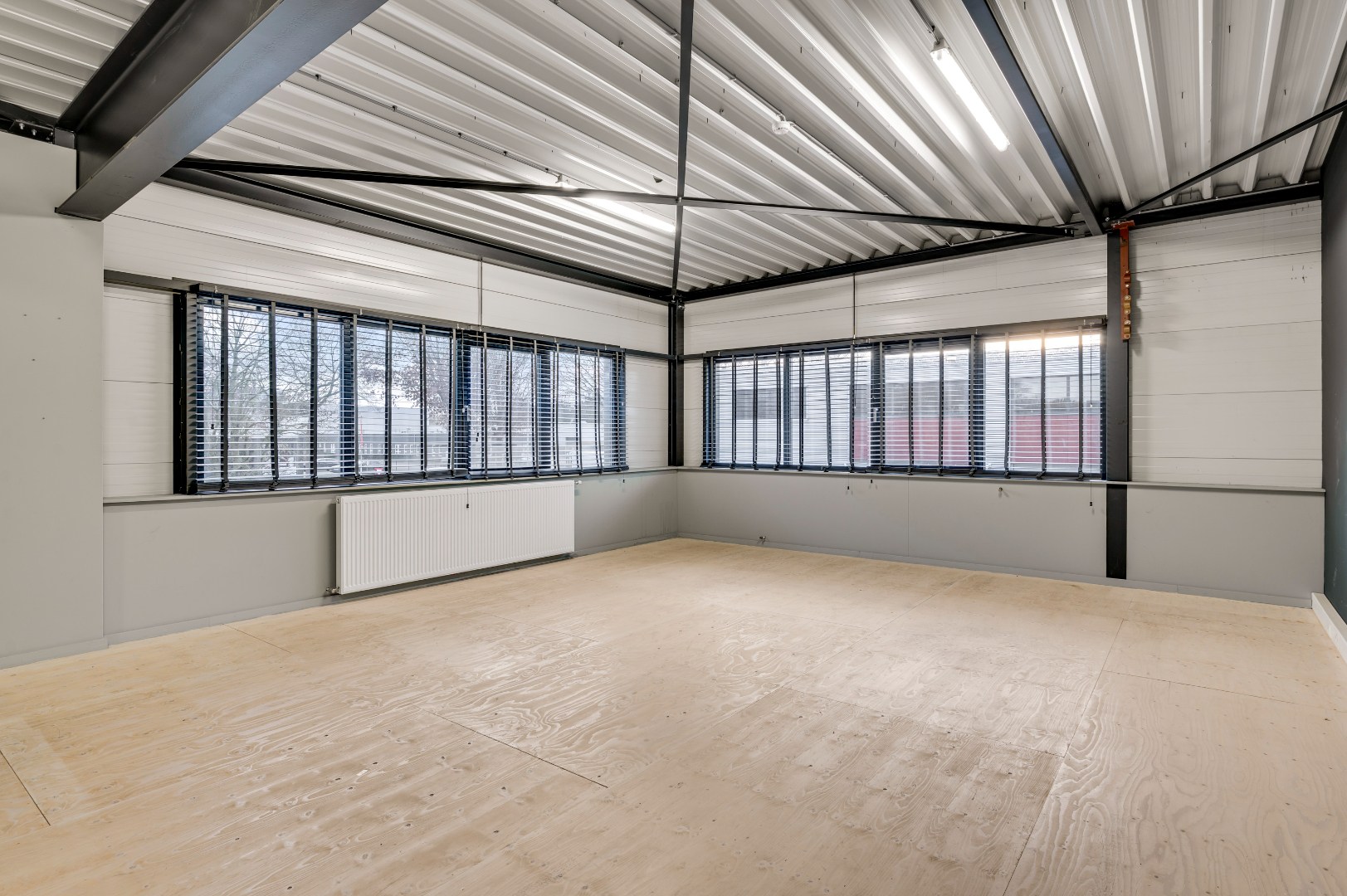 Hangar (Loods) te huur in Weert