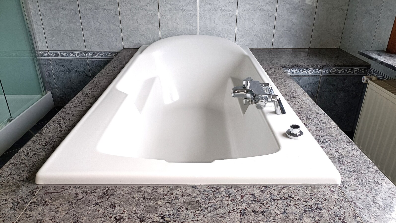 Ruime villa met garage en tuin 