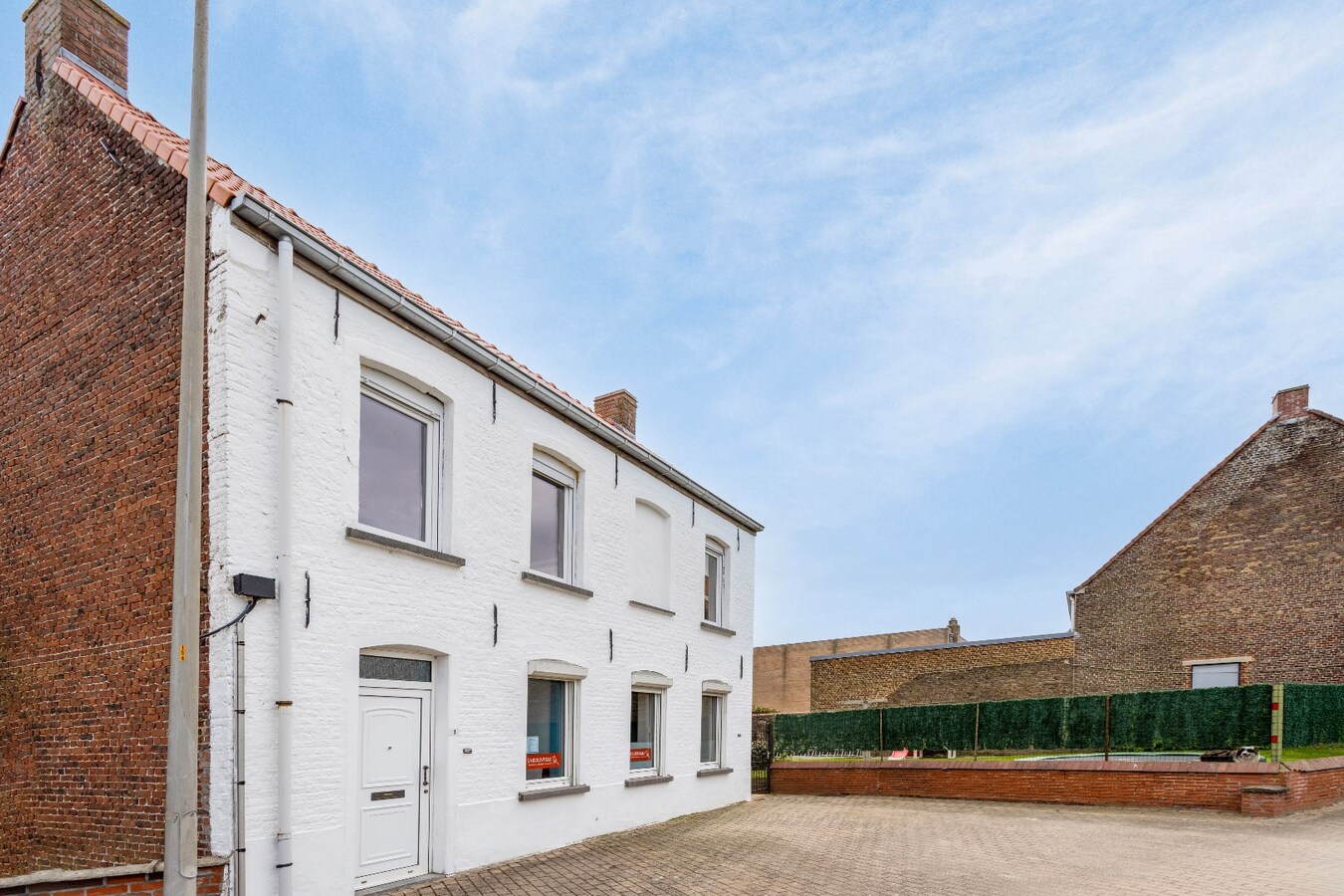 Instapklare ruime woning met praktijkruimte 