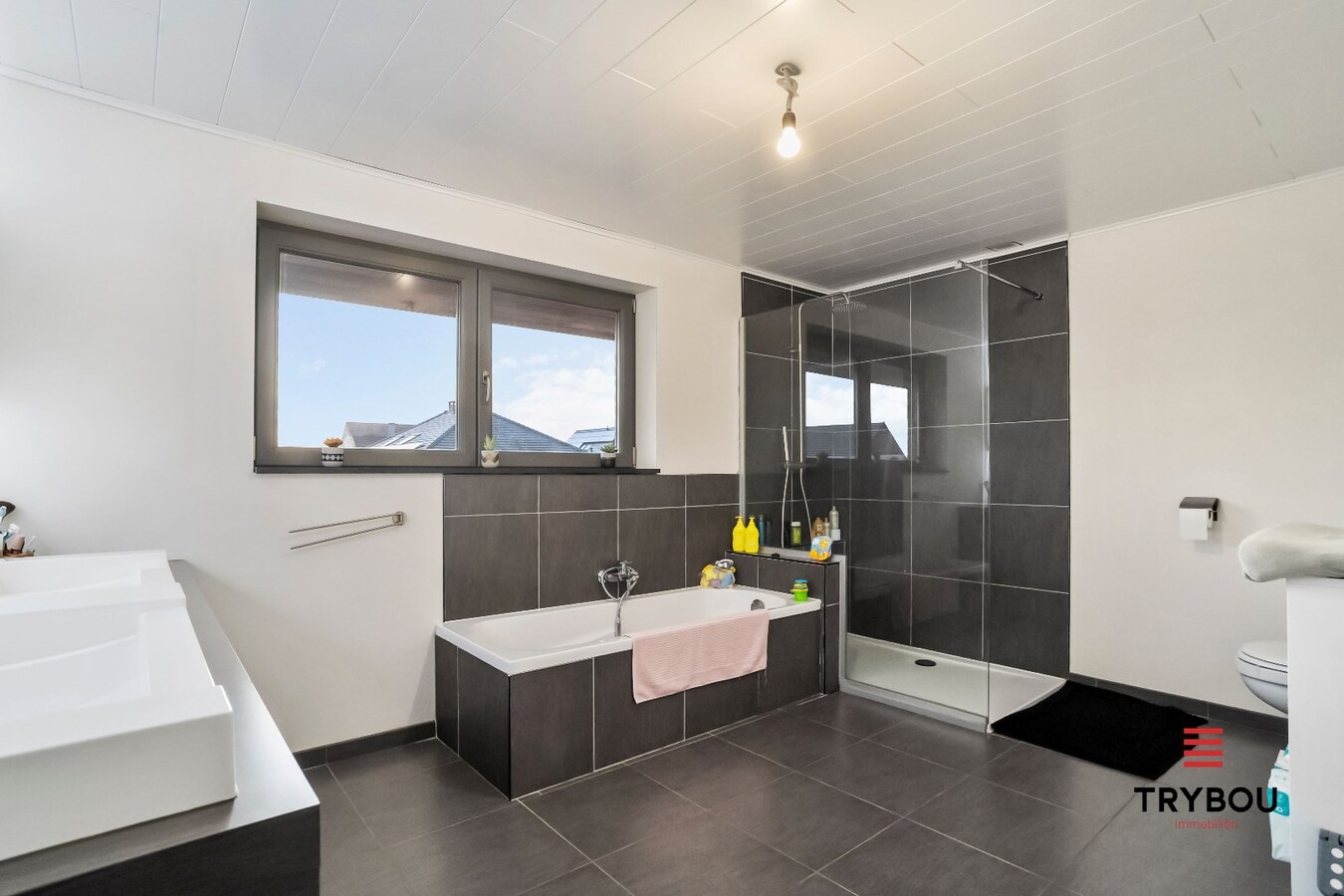 Instapklare halfopen woning met 3 slaapkamers en garage te Houthulst 