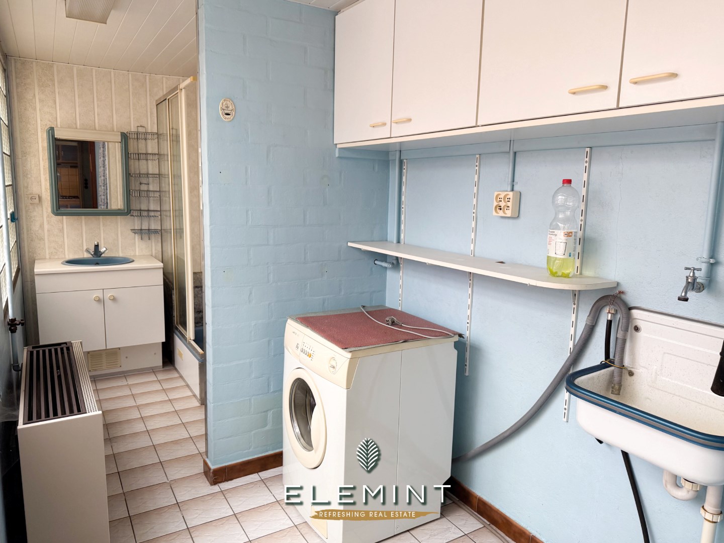 Op te frissen, goed onderhouden rijwoning met 3 slaapkamers 