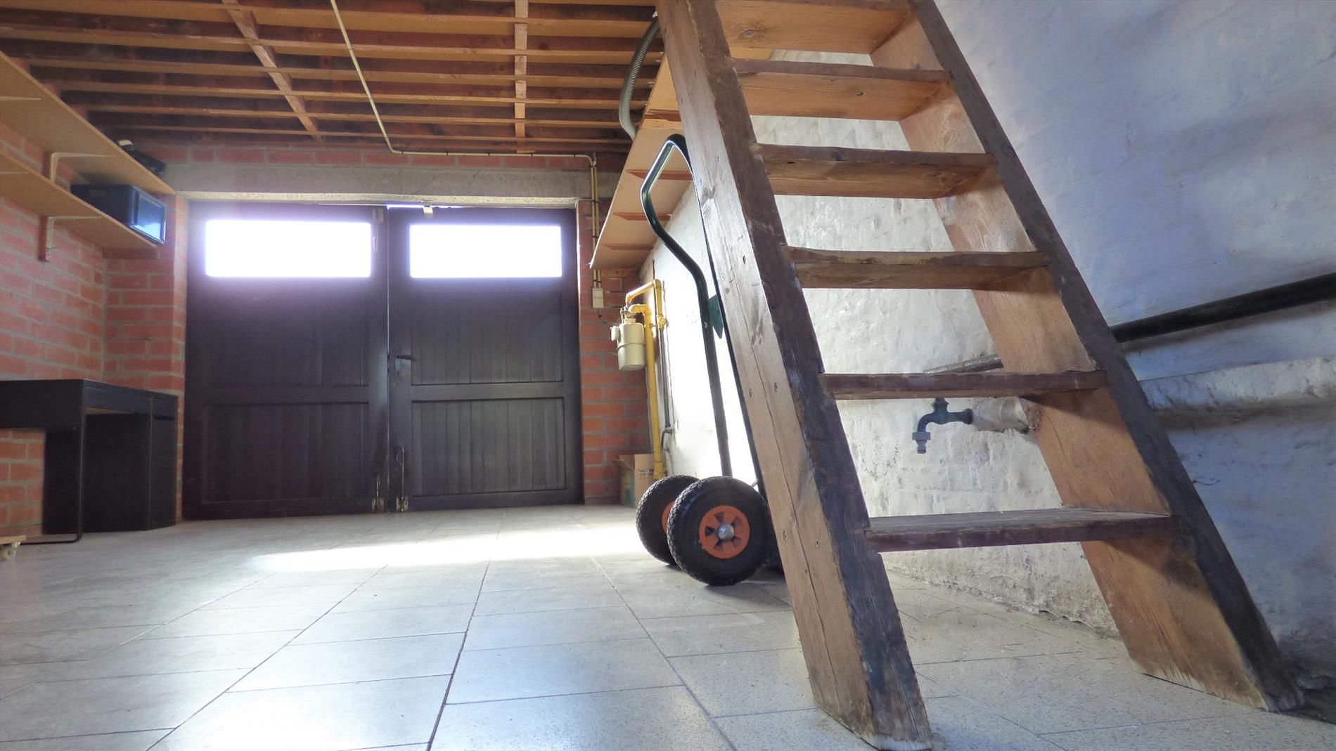 Charmante en verrassend ruime halfopen woning te Kuurne 