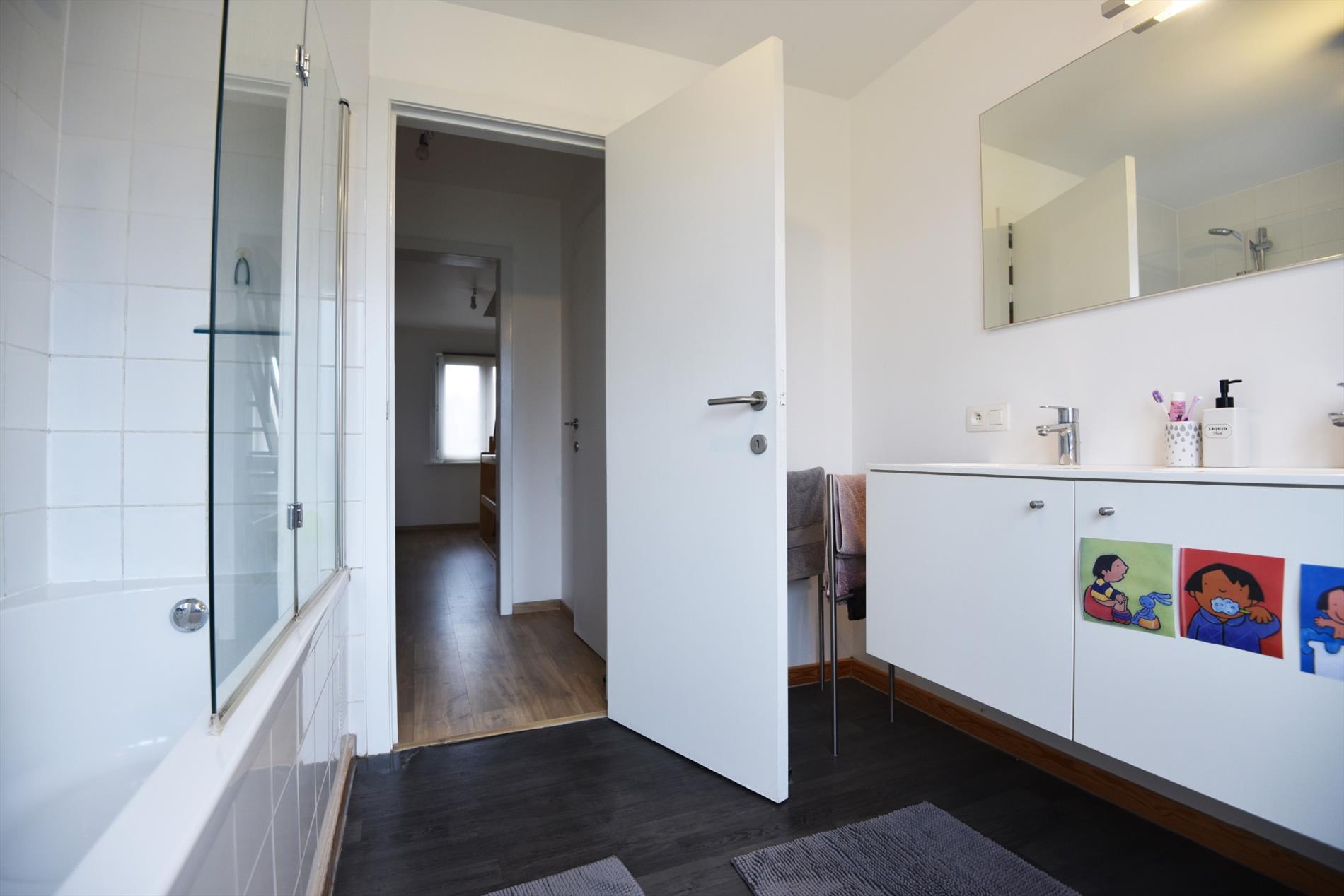 Instapklare gezinswoning met 3 slpks, garage en tuin te Watervliet 