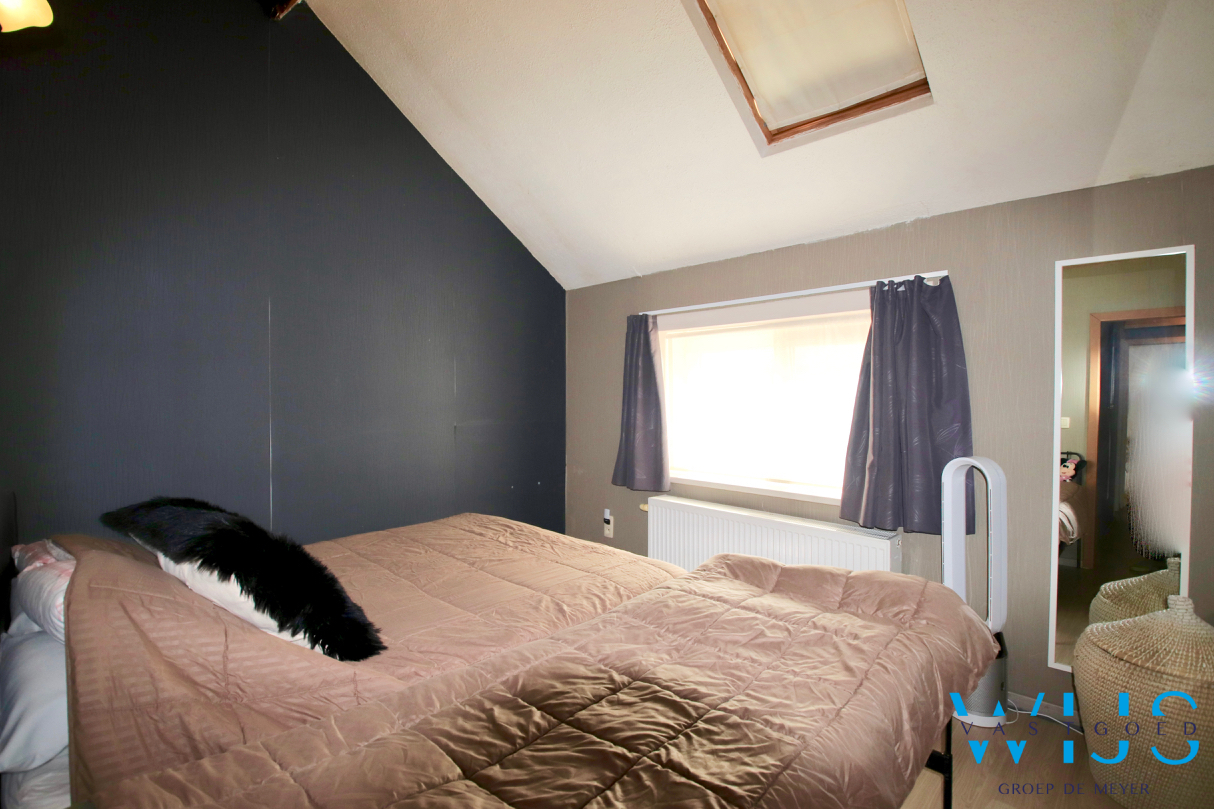 Tof woonhuis op een ideale locatie in OOSTEEKLO ! 