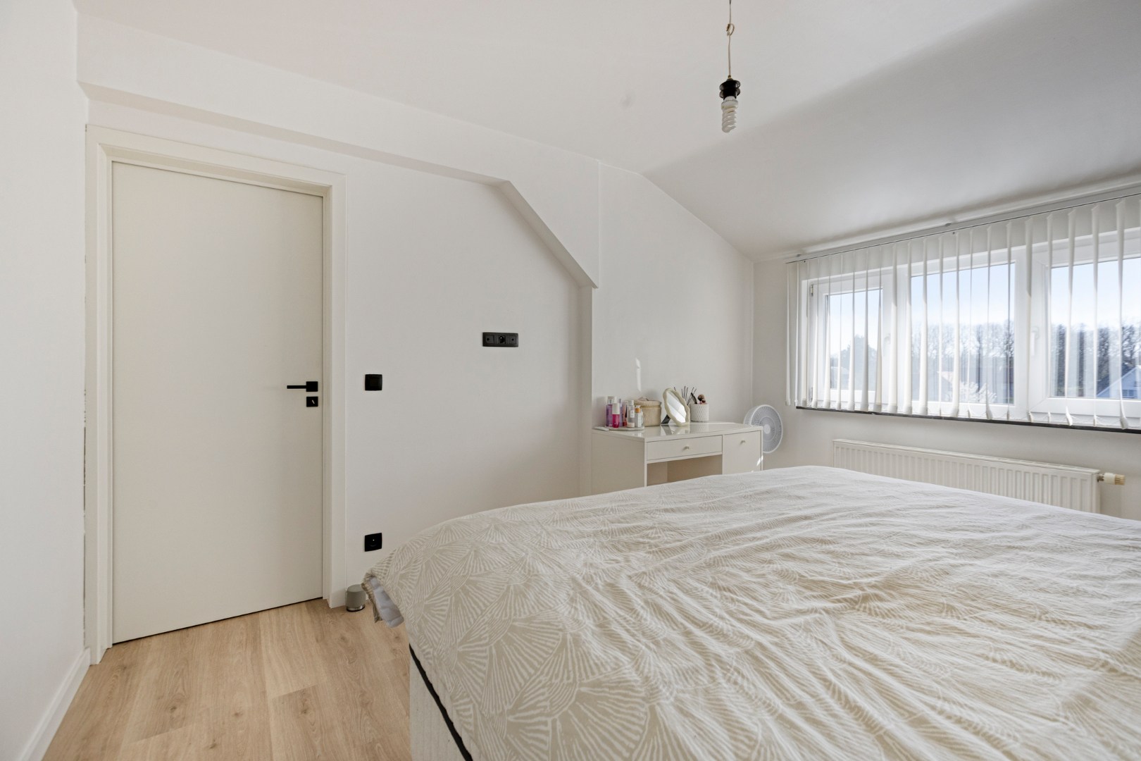 Recent gerenoveerde duplex met 2 slpk. en ruim terras nabij centrum Leopoldsburg 