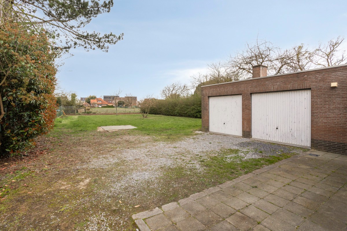 Open bebouwing met 3 slaapkamers, tuin en 2 garages op een perceel van 1108 m² in Haasrode! – EPC 363 kWh/m² - bewoonbare opp. 196 m² 