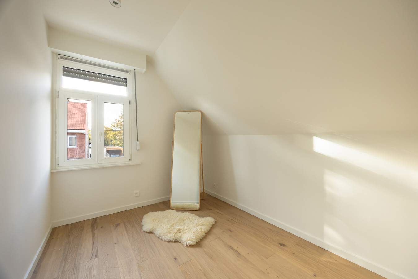Gerenoveerde woning met 3 slpk en ruime tuin te Schilde! 