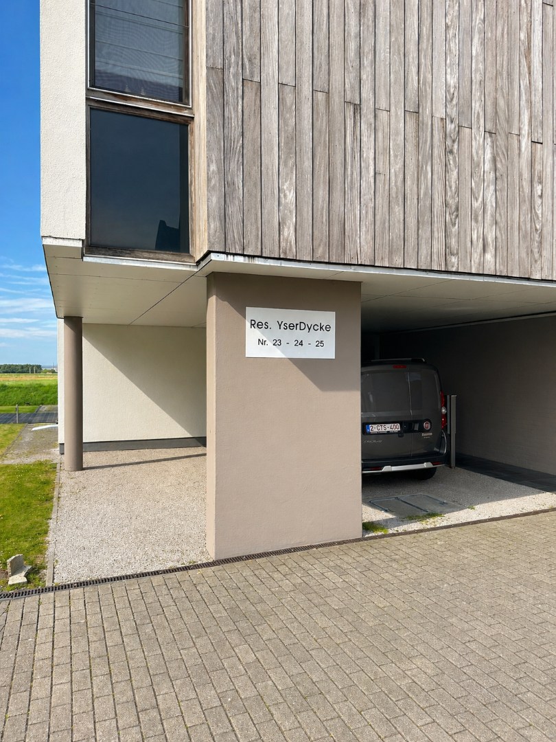 Prachtig gelegen appartement met 2 slpk, zonneterras(sen) en garage, Diksmuide. 