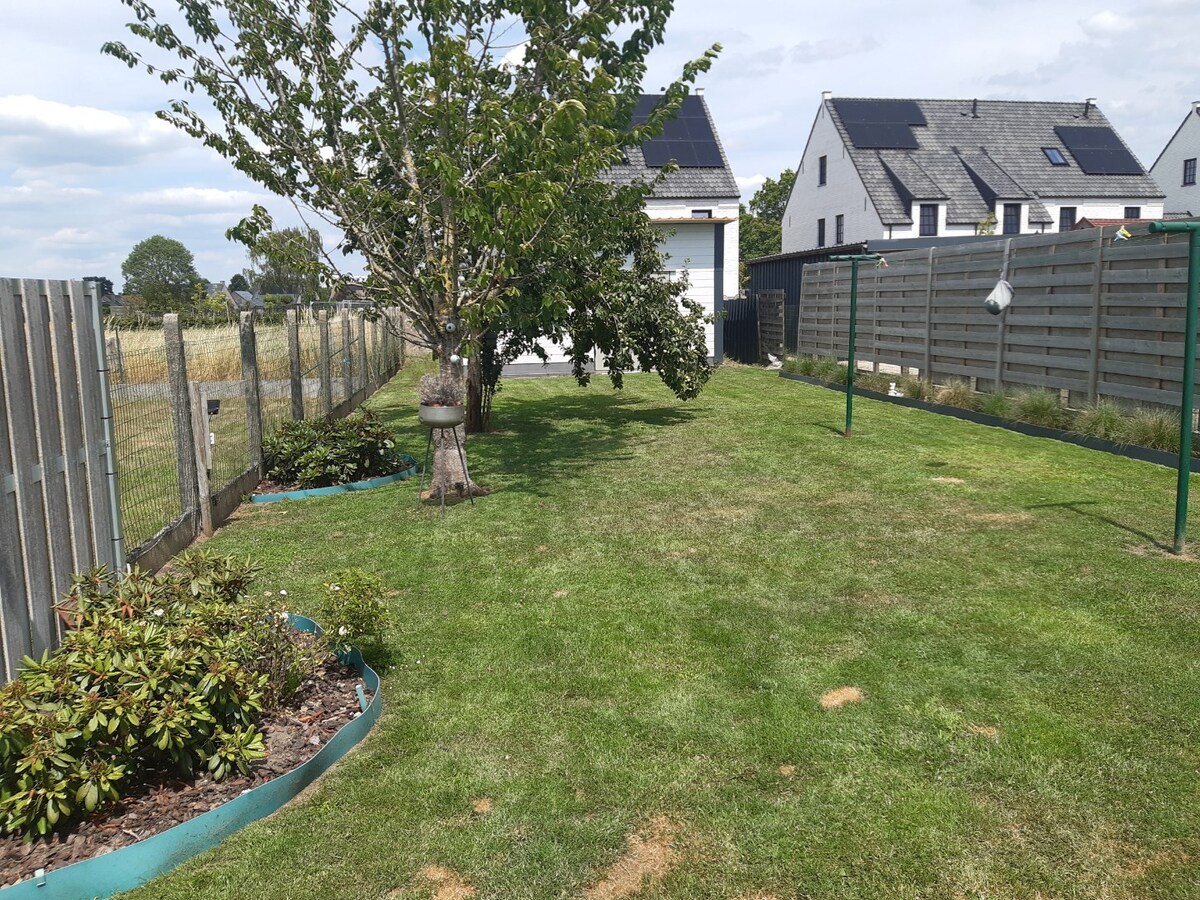 Praktische gezinswoning met leuke tuin. 