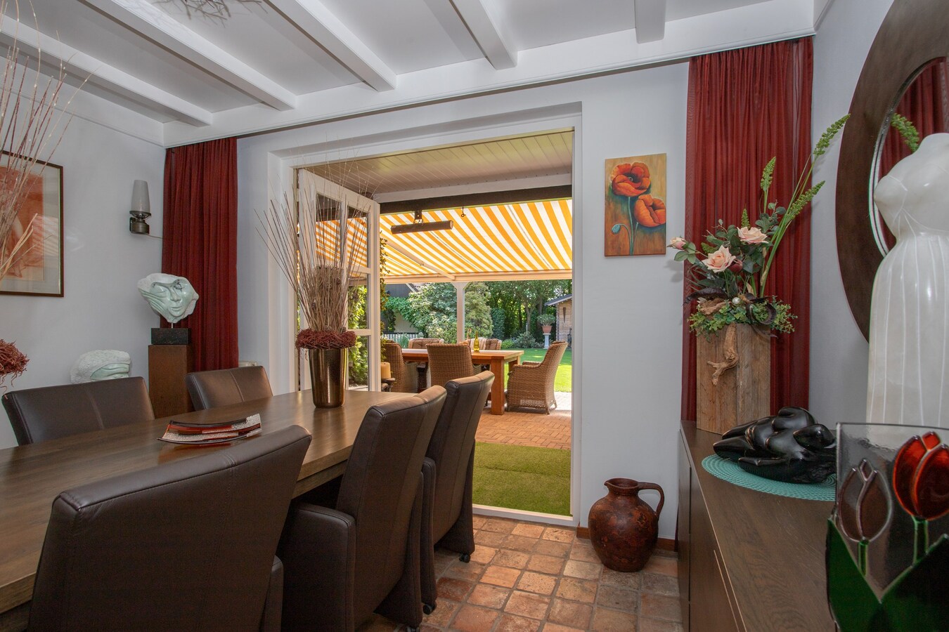 Royale vrijstaande woning gelegen op een perceel van 671 m2 met de tuin op het zuiden! 