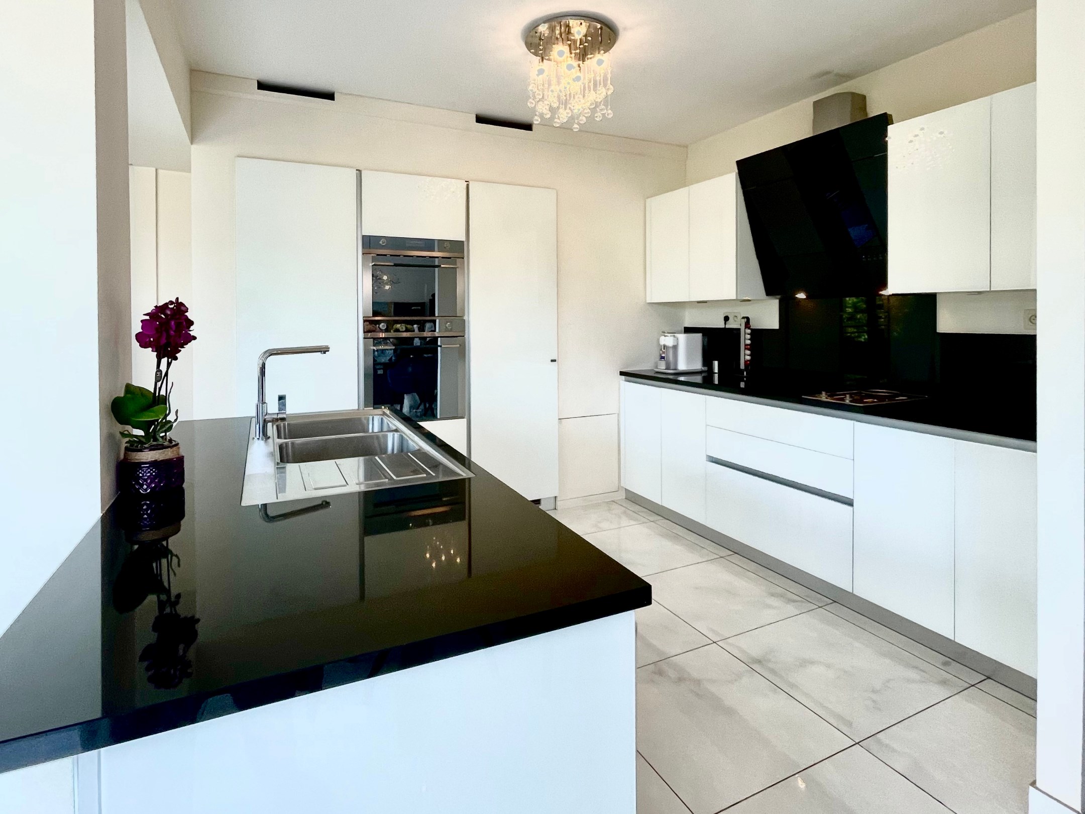 Zéér ruime energiezuinige woning met 4 kamers en bureau 