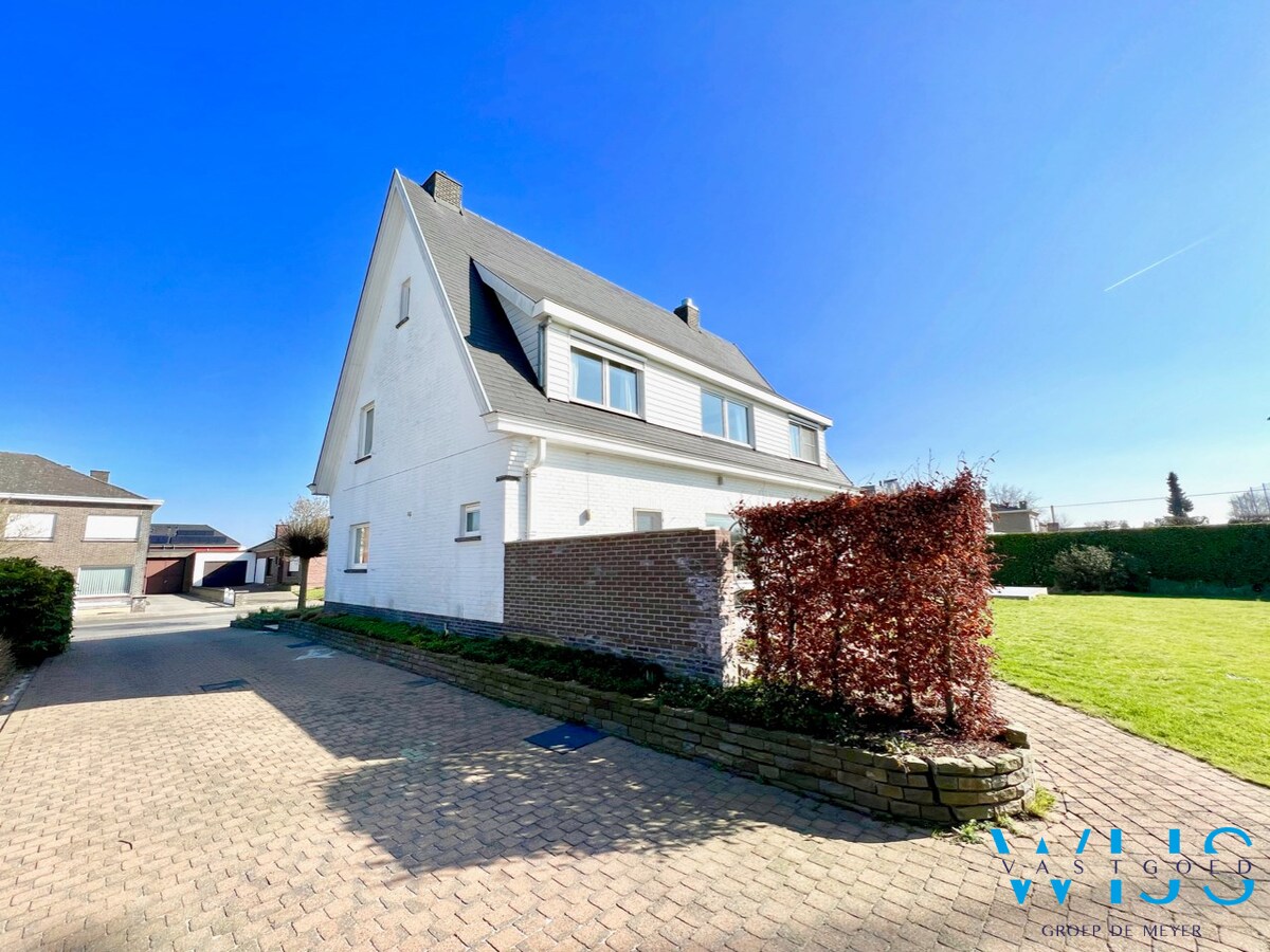 Statig woonhuis op 1104 m² in het centrum van Sleidinge ! 