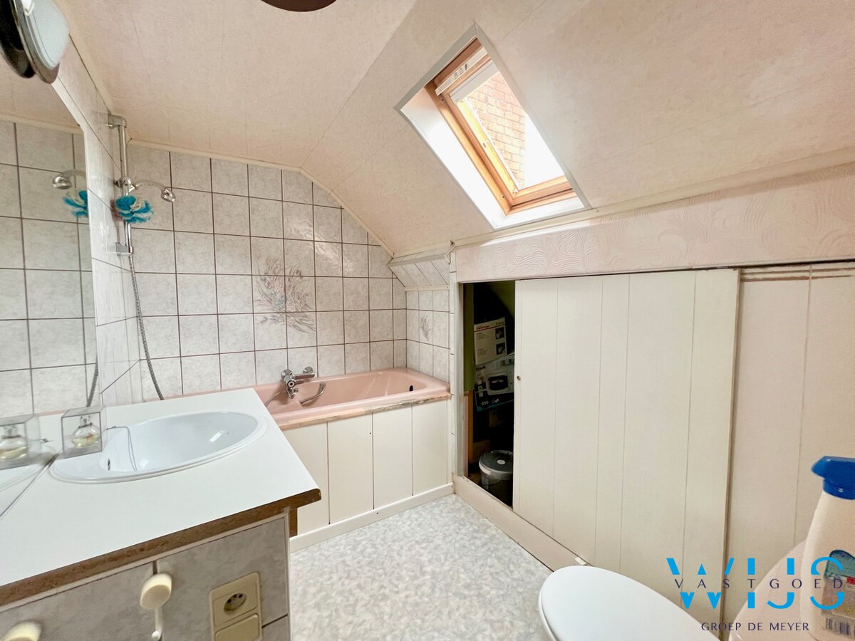 Te renoveren woonhuis in het dorp van Boekhoute ! 