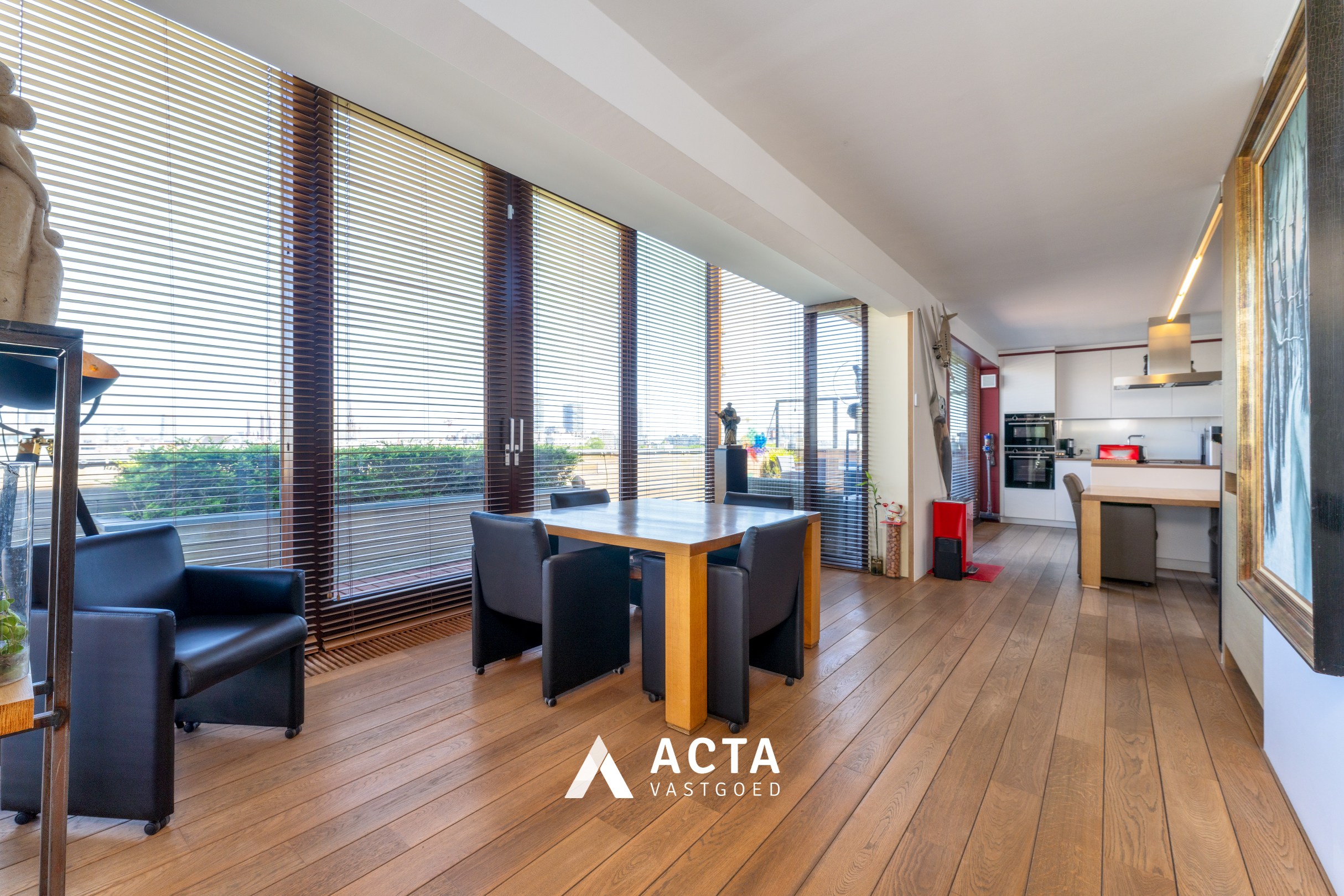 Luxueus dakappartement met 3 slaapkamers en panoramische terrassen in hartje Oostende 
