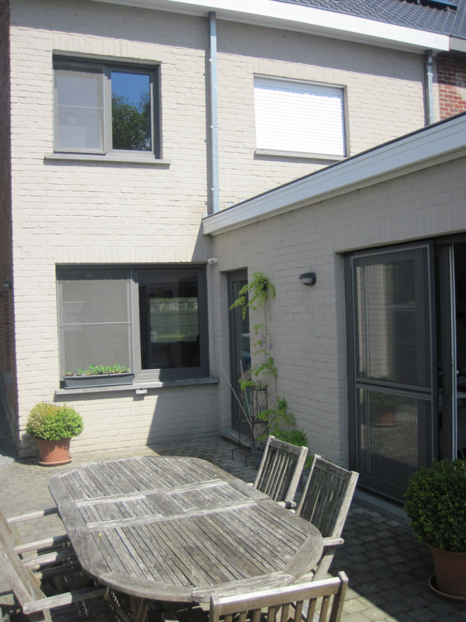 Prachtige Half Open Bebouwing - vernieuwd in 2012 !! 