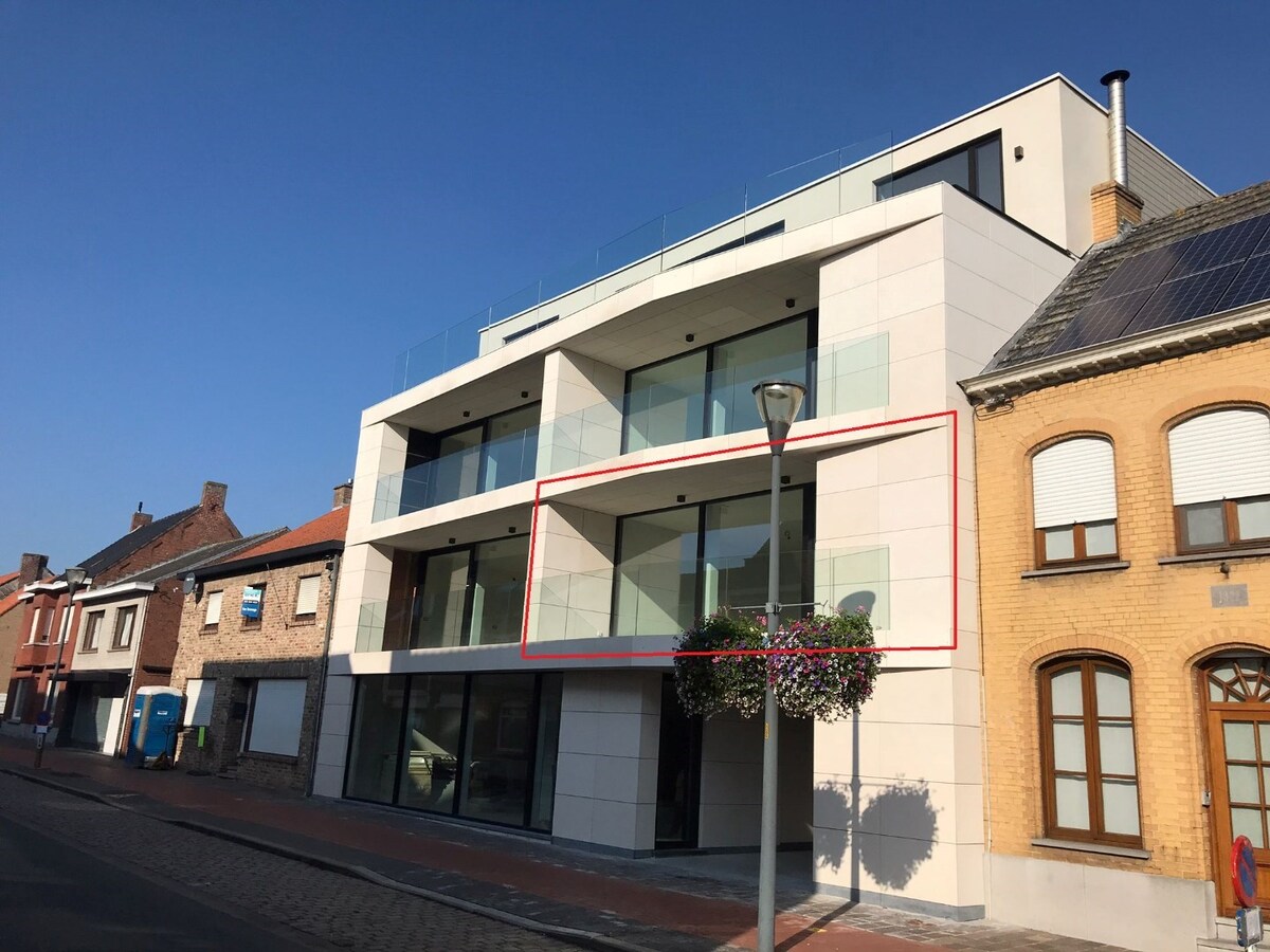 Stijlvol nieuwbouwappartement met 2 slaapkamers in centrum Houthulst 