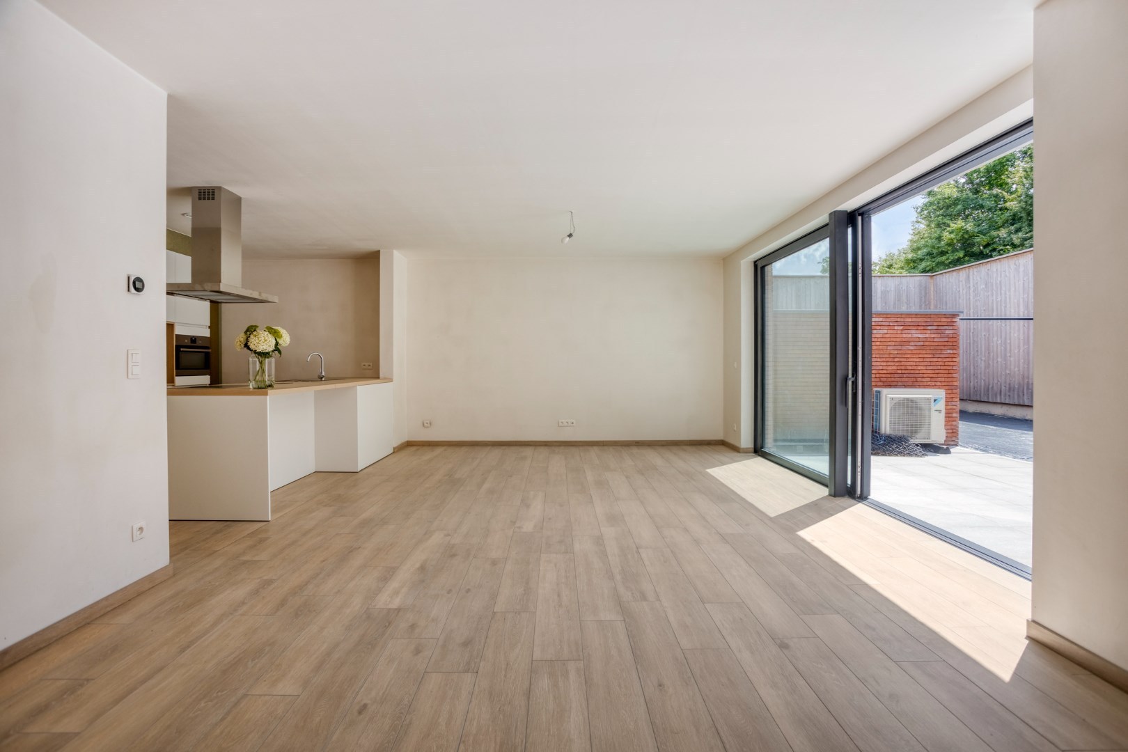 Woonkamer en open keuken