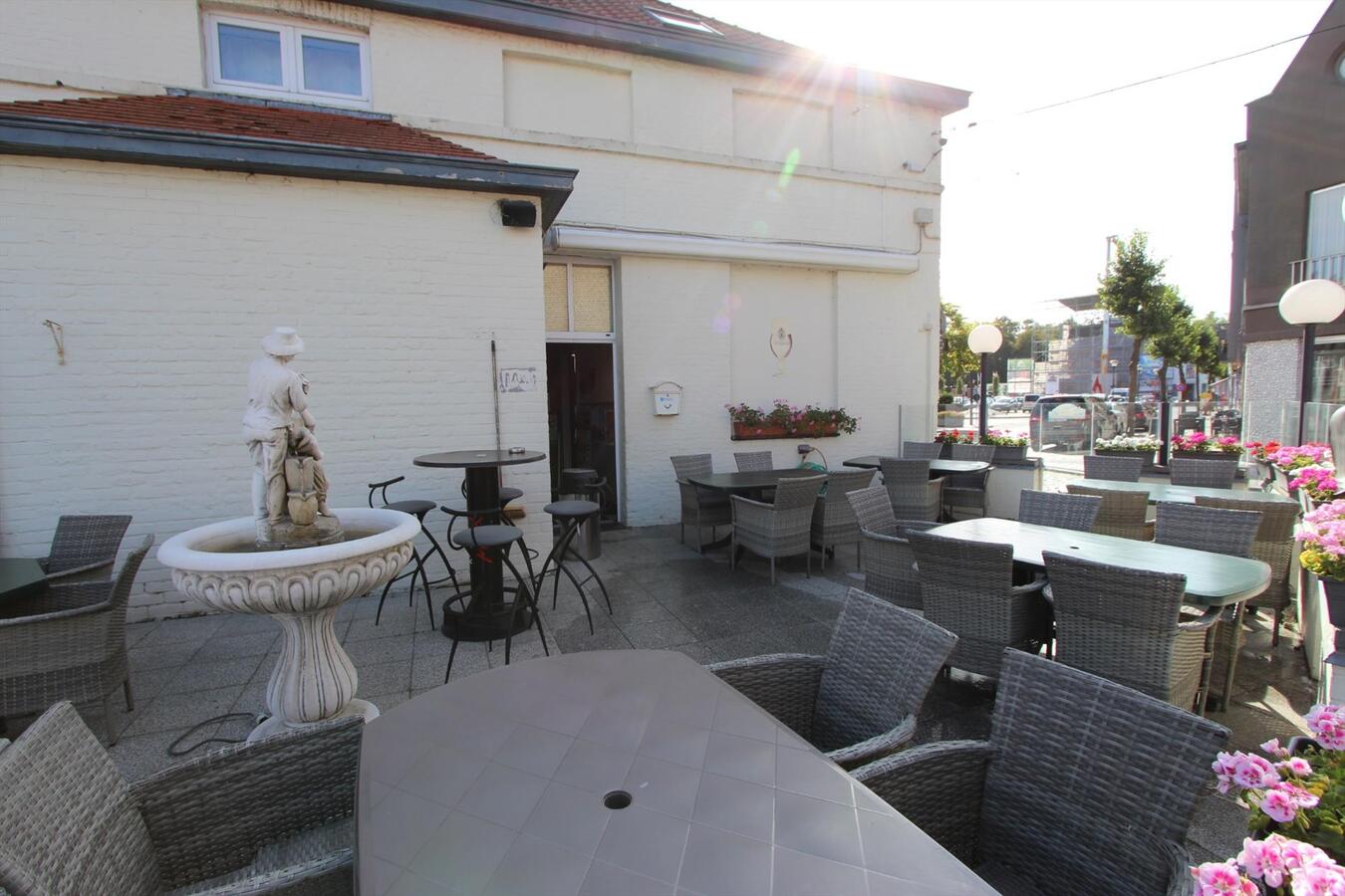 Instapklare café over te nemen te Koekelare 