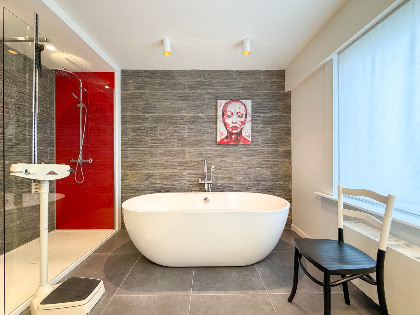 Prachtige gezinswoning met mooie tuin en bijgebouw, instapklaar afgewerkt, Torhout. 