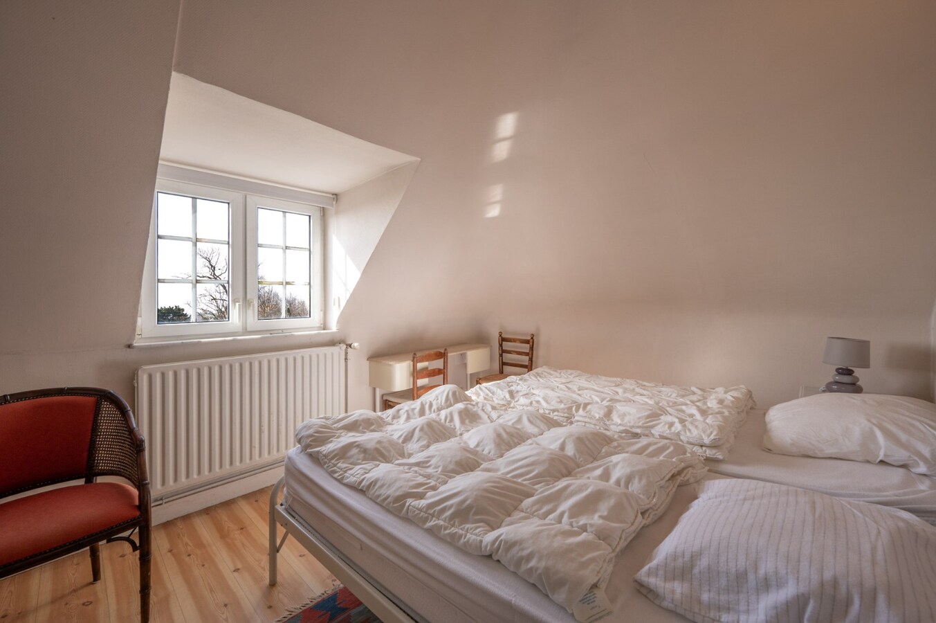 Villa in eclectische stijl met garage en staanplaatsen in het hart van Duinbergen 