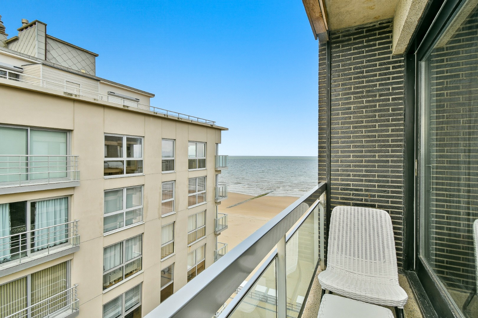 Appartement met zijdelings zeezicht en prachtig verzicht 