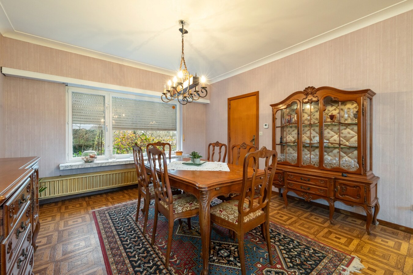 Unieke eigendom op 13.183 m² met te renoveren woning en vergunde stallingen 