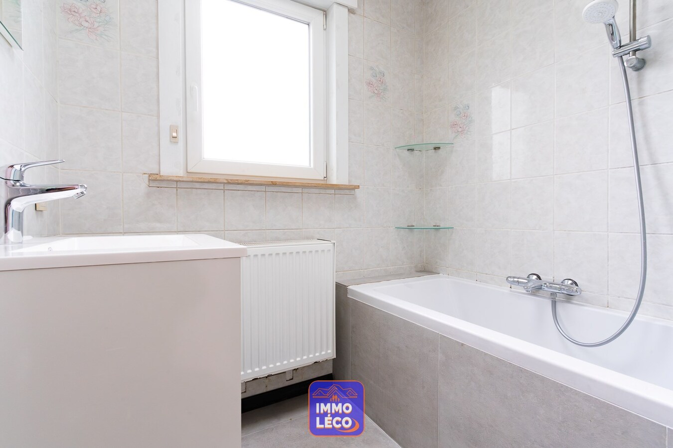 Maison rénovée avec jardin de +/- 320m², dans une rue prisée proche du centre-ville ! 