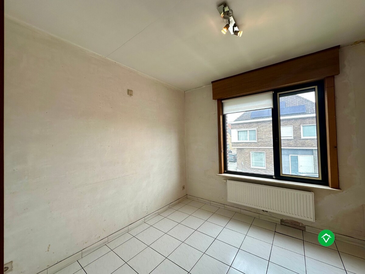 Ruim duplexappartement met terras en garage nabij centrum Roeselare 