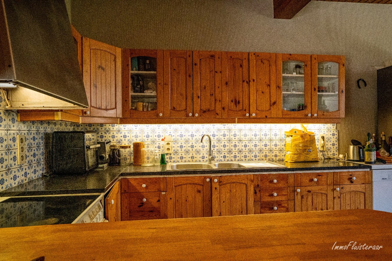 Unieke vierkantshoeve op een landelijke locatie op ca. 3 ha te Herne. 