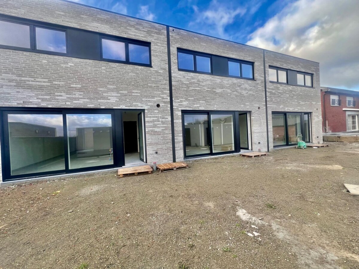 Ruime nieuwbouwwoning op goede ligging te Langemark-Poelkapelle 