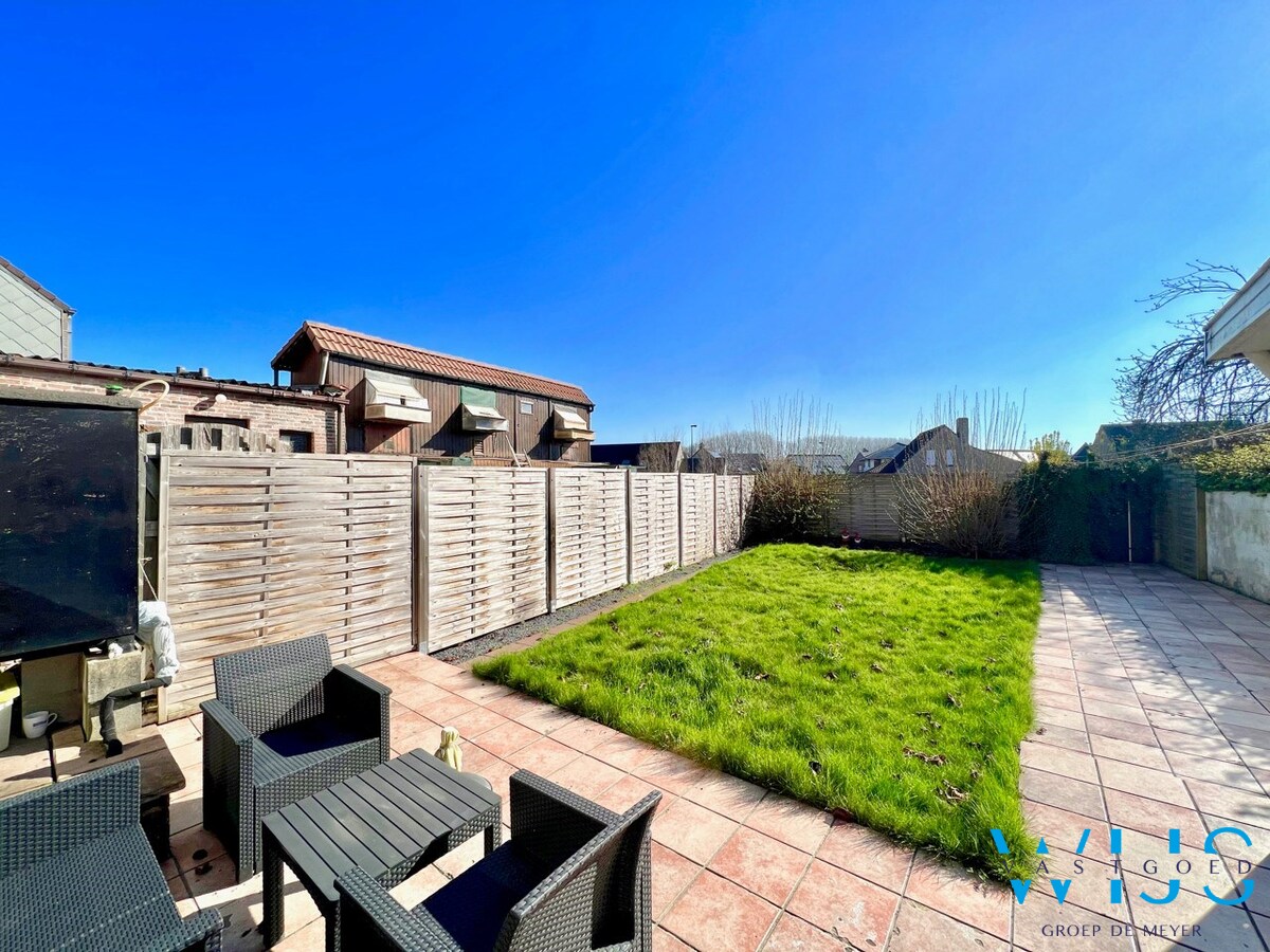 Te renoveren woonhuis in het dorp van Boekhoute ! 