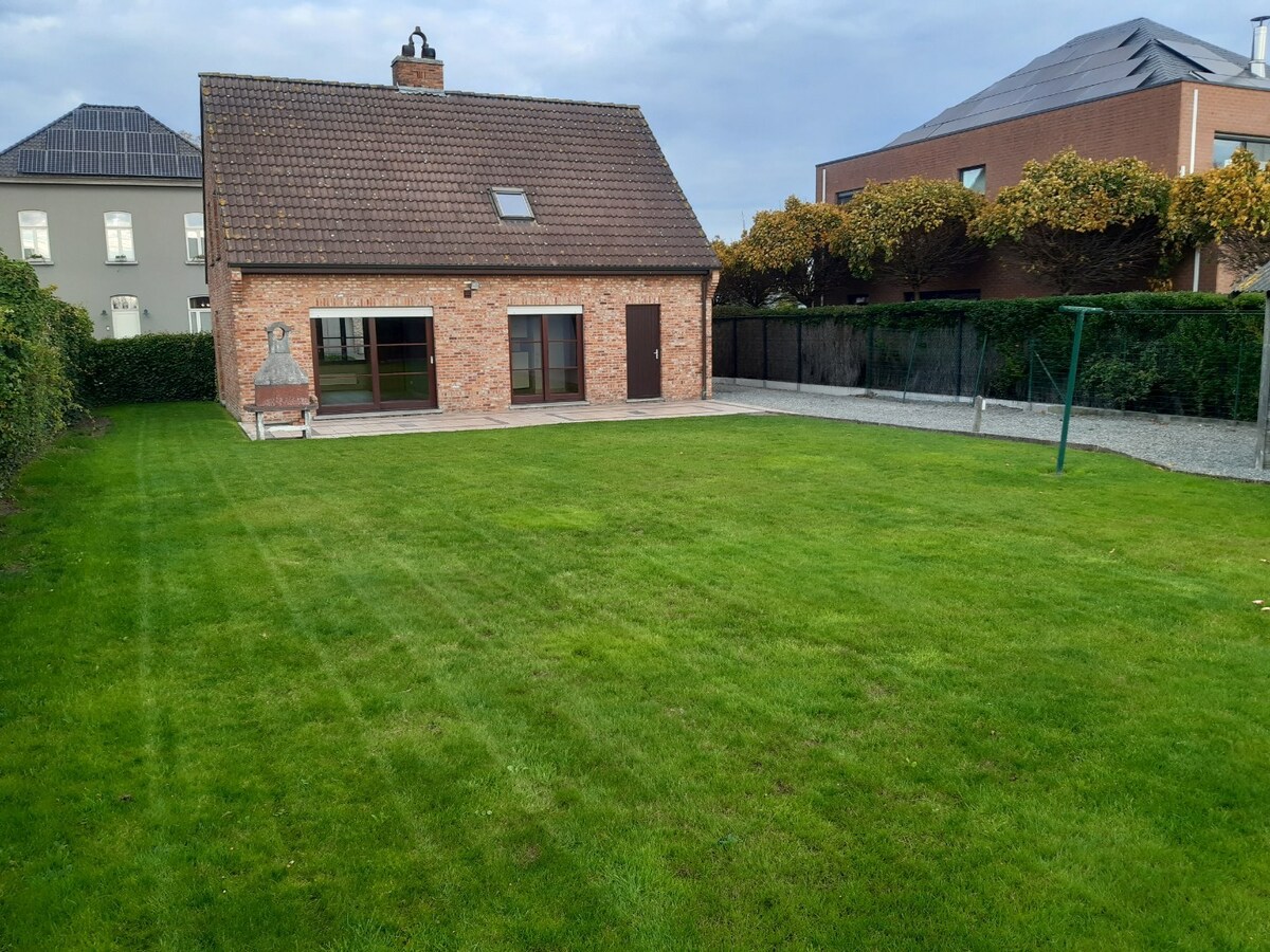 Tijdloze eigendom met tuin (Open Bebouwing). 