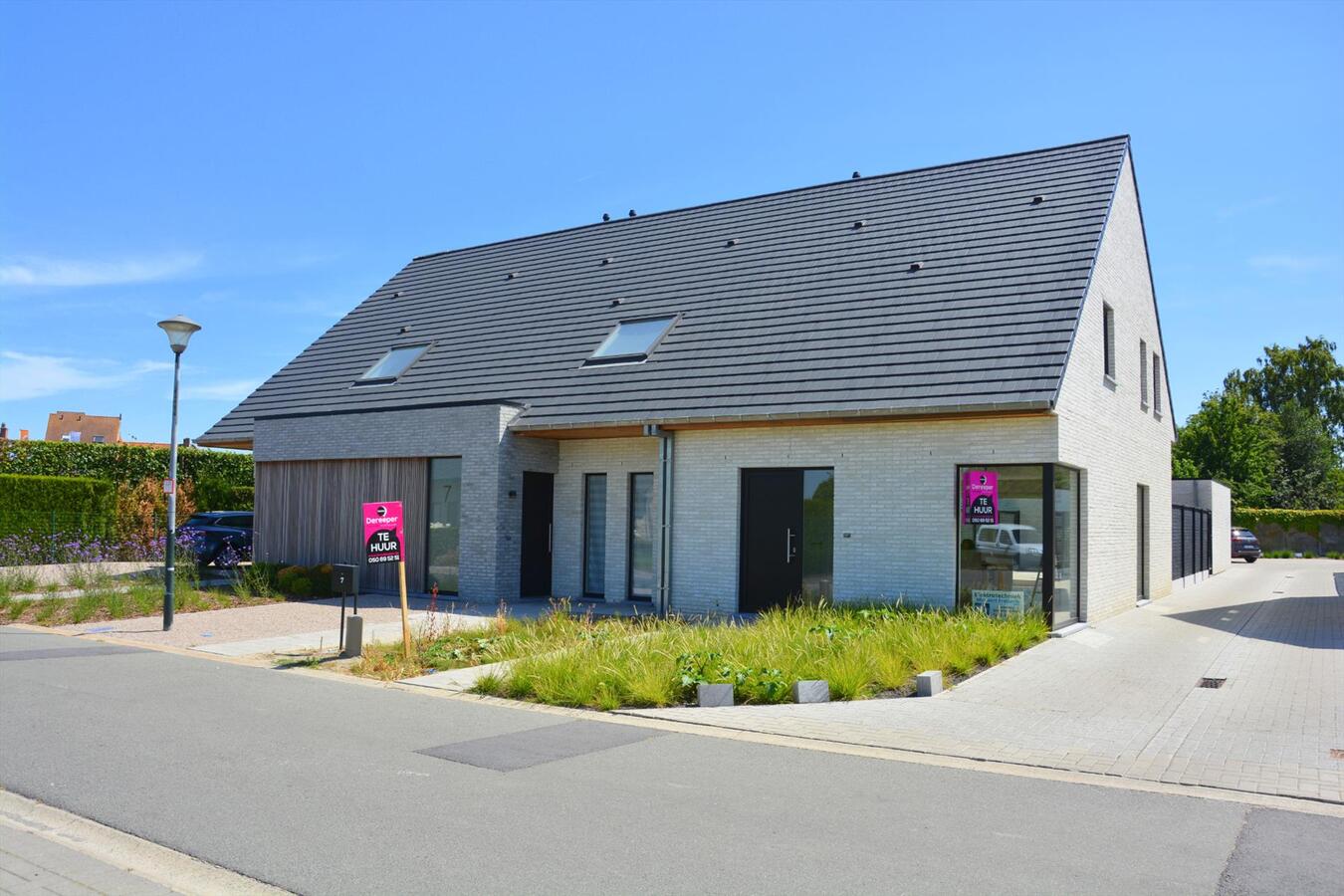 Half-open nieuwbouwwoning met zonnige tuin 